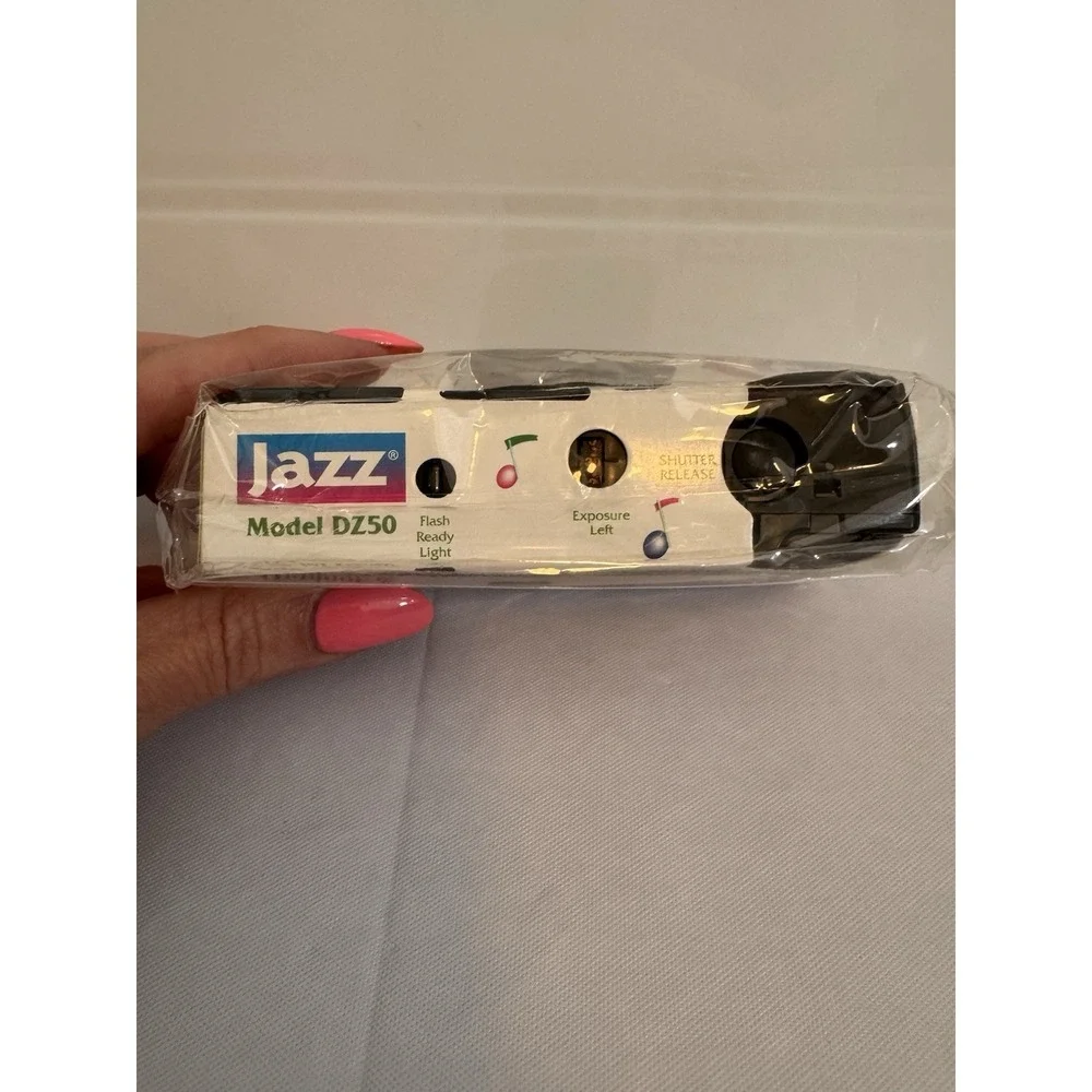 Jazz Single Use 35mm Camera with Film & Flash Model DZ50 27 exp STILL SEALED New